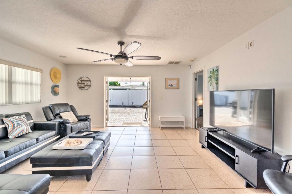 Bright Bradenton Home with Games 6 Mi to Beach - image 3