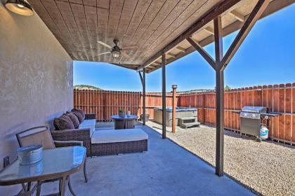 Cottage by the Lakes with Hot Tub by Lake Nacimiento - image 9