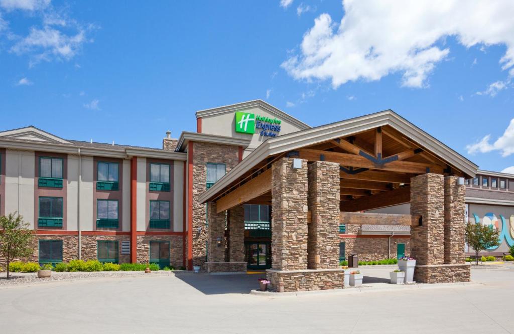 Holiday Inn Express Hotel & Suites Brainerd-Baxter an IHG Hotel - main image