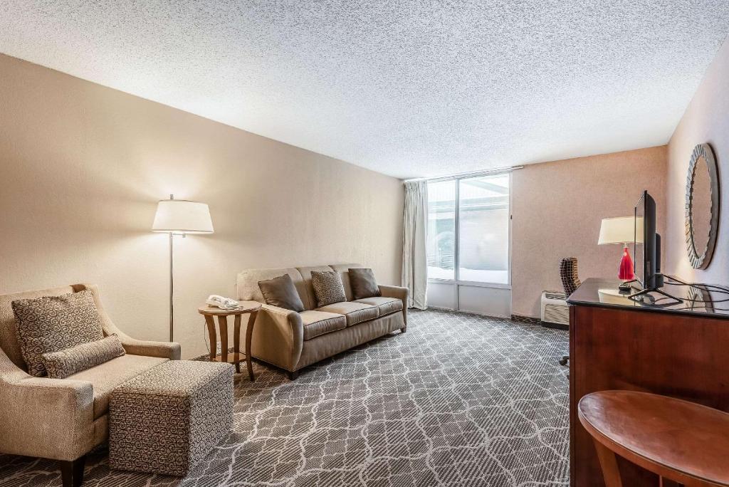 Quality Inn & Suites - image 6