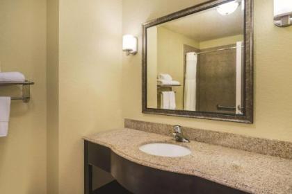 La Quinta Inn & Suites by Wyndham Brandon Jackson Airport East - image 11