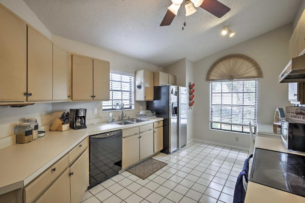 Lakefront Brandon Home with Patio and Screened Lanai! - image 6