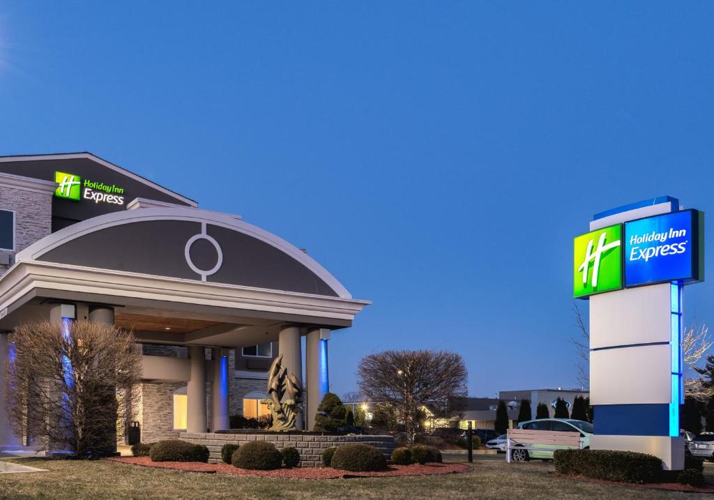 Holiday Inn Express Branford-New Haven an IHG Hotel - main image