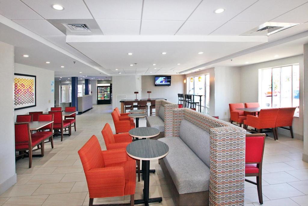 Holiday Inn Express Branford-New Haven an IHG Hotel - image 6