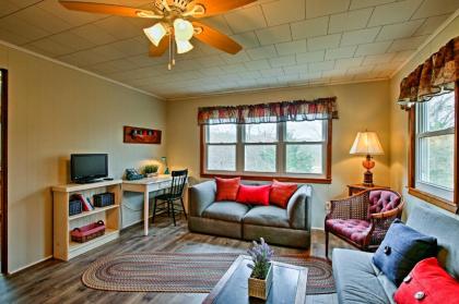 Pet-Friendly Branford Home - 10Min Walk to Beach!