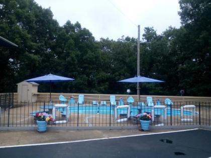 Mountain Country Motor Inn - image 11