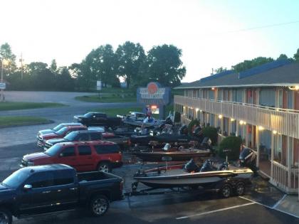 Mountain Country Motor Inn - image 8