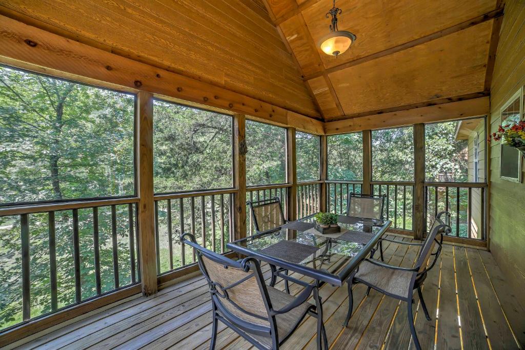 Cozy Branson West Cabin with Resort-Style Amenities! - main image