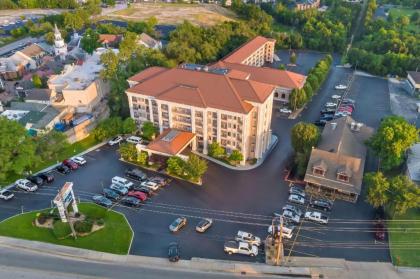 Clarion Hotel Branson - image 25