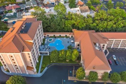 Clarion Hotel Branson - image 27