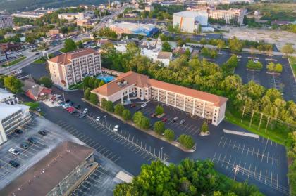 Clarion Hotel Branson - image 30