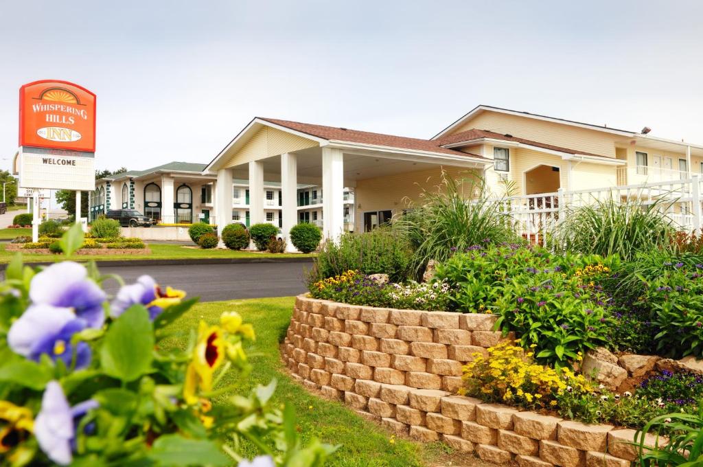 Whispering Hills Inn - main image