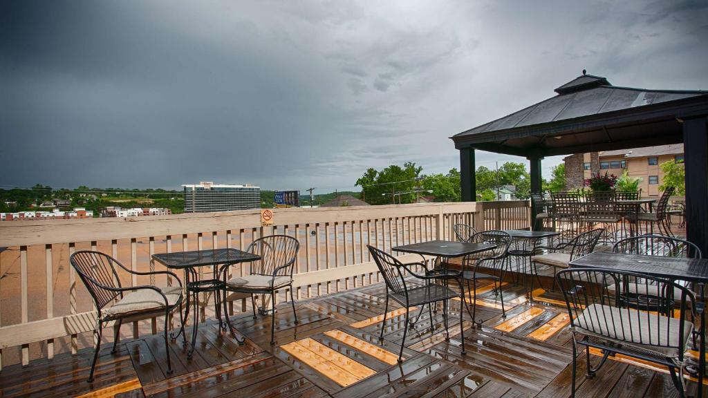 Best Western Plus Landing View Inn & Suites - image 2