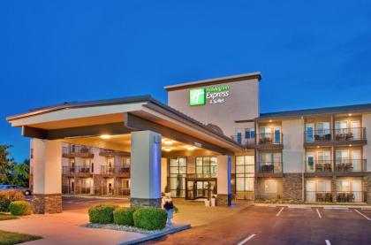 Holiday Inn Express Hotel  Suites Branson 76 Central an IHG Hotel