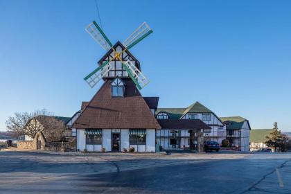 OYO Hotel Windmill Branson Missouri