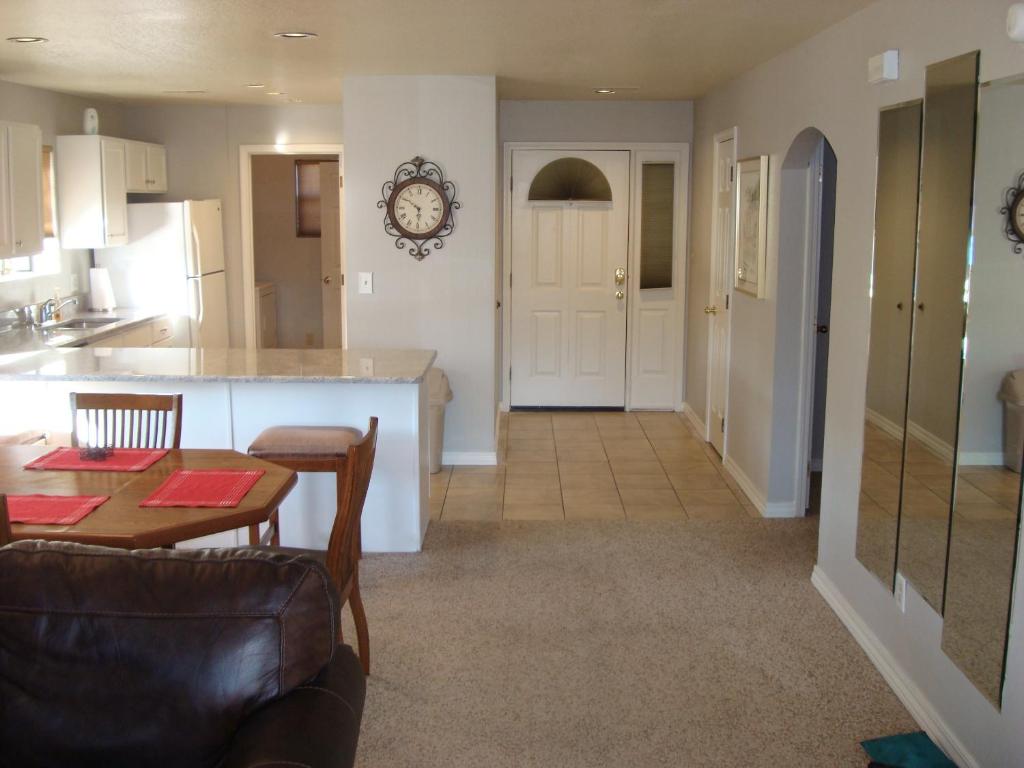 Grant's Condo in The Greens - image 4