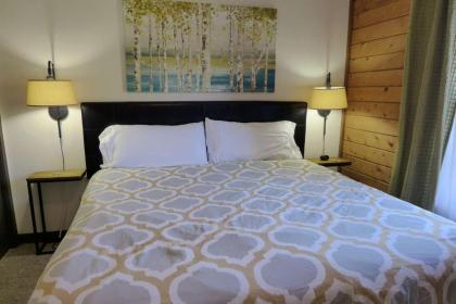 Woods End 2BDR Cabin - image 11