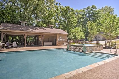Lake Taneycomo Penthouse Condo with Gas Grill and Dock! - image 2