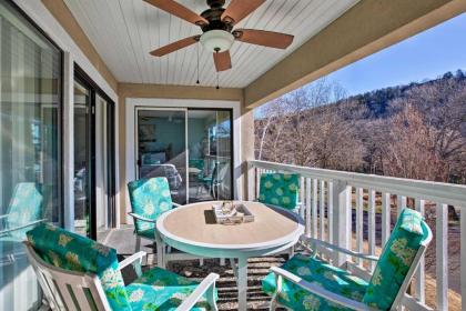 Lake-View Condo 5 Mi to Branson Attractions!