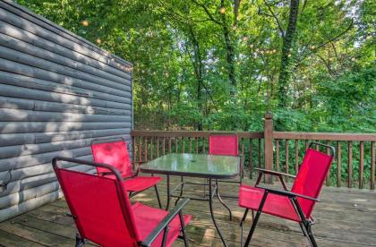 Charming Branson Getaway with Fireplace and Porch - image 2