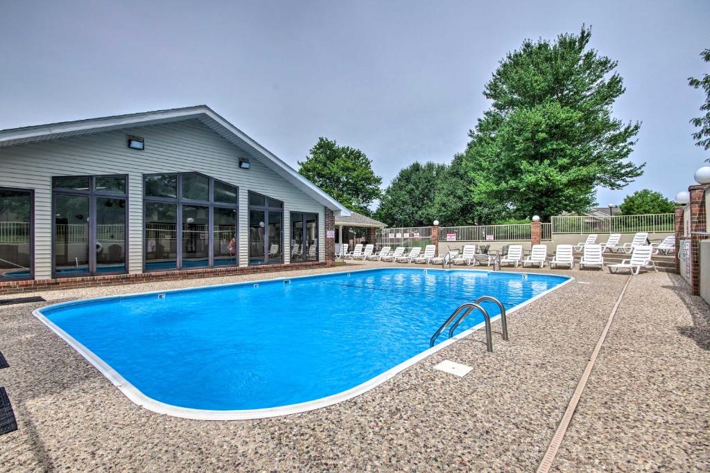 Modern Branson Condo with 2 Pools 1 Mi to The Strip - image 4