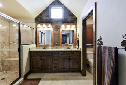 WaterMill Cove Resort Luxury Lakefront Villa By Silver Dollar City MiniGolf POOL Kayaks - image 17