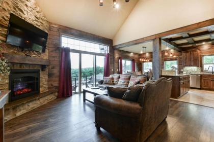 Luxury Lakefront Villa Lazy River HUGE POOL Kayaks 2Mi to SDCity - image 2