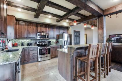 Luxury Lakefront Villa Lazy River HUGE POOL Kayaks 2Mi to SDCity - image 4
