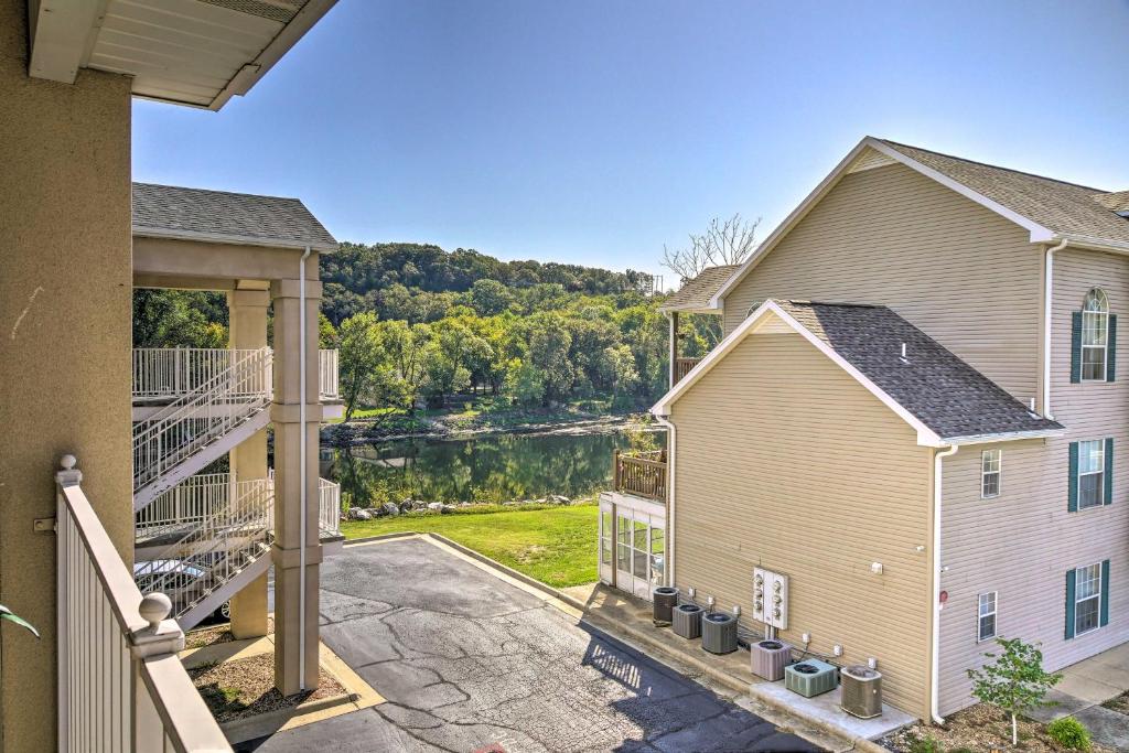 Modern Branson Escape with Lake Taneycomo Views - main image