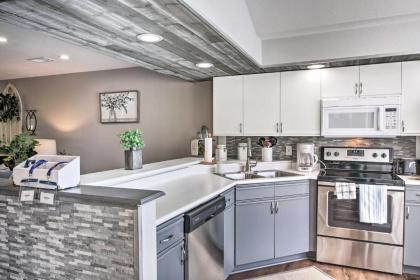 Modern Branson Escape with Lake Taneycomo Views - image 10