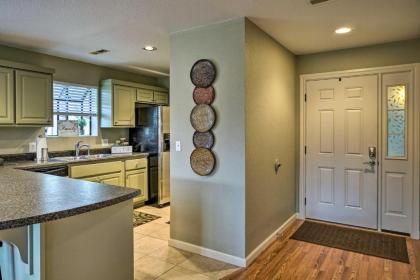 Condo Amidst Branson Action with Pool and Golf! - image 12