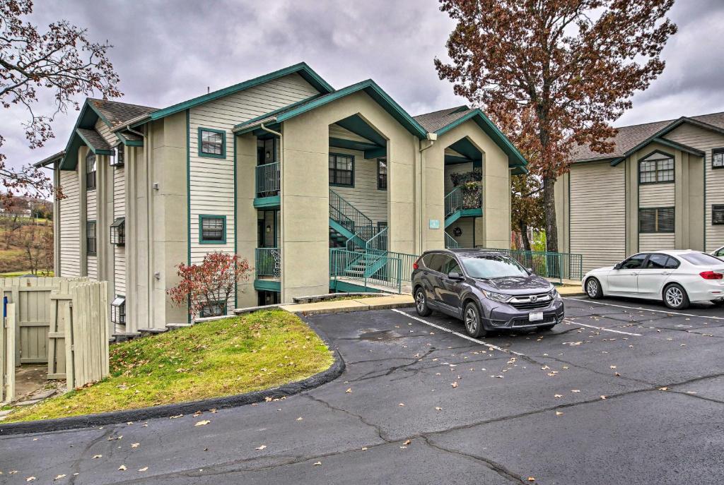 Condo Amidst Branson Action with Pool and Golf! - image 4