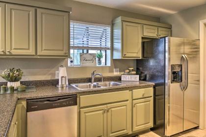 Condo Amidst Branson Action with Pool and Golf! - image 5