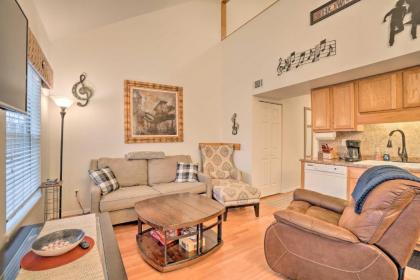 Relaxing Branson Retreat by Fall Creek Marina - image 13