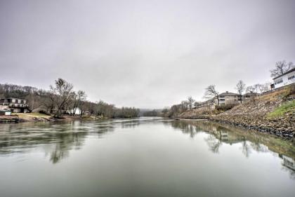 Relaxing Branson Retreat by Fall Creek Marina - image 6