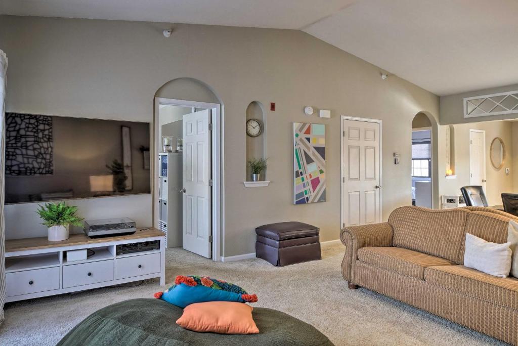 Inviting Resort Condo 1 Mi to Branson Strip! - main image
