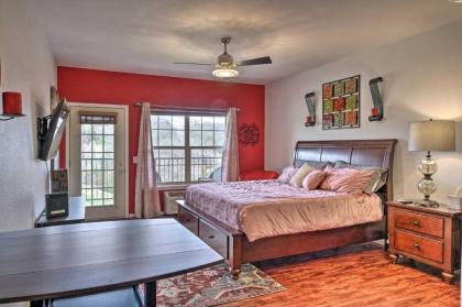 Ideally Situated Stone Bridge Studio Condo Missouri