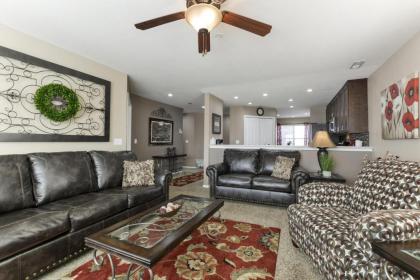 Little house on the Fairway - image 8