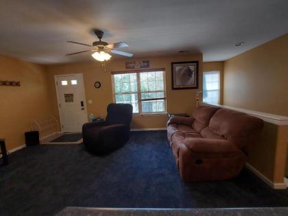 Blue Bird Hill - EXCELLENT LOCATION - Middle of Branson - HUGE deck - So Good! - image 12