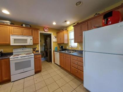 Blue Bird Hill - EXCELLENT LOCATION - Middle of Branson - HUGE deck - So Good! - image 15