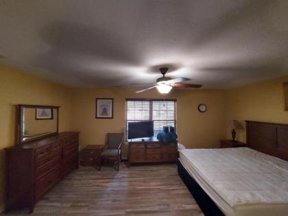 Blue Bird Hill - EXCELLENT LOCATION - Middle of Branson - HUGE deck - So Good! - image 17