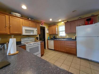Blue Bird Hill - EXCELLENT LOCATION - Middle of Branson - HUGE deck - So Good! - image 3