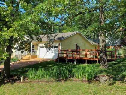 Blue Bird Hill - EXCELLENT LOCATION - Middle of Branson - HUGE deck - So Good! - image 5