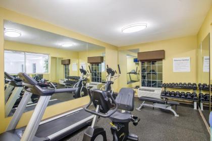 Holiday Inn Express Hotel & Suites Brattleboro an IHG Hotel - image 9