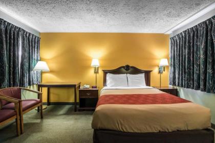Econo Lodge Brattleboro - image 11