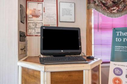 Econo Lodge Brattleboro - image 15