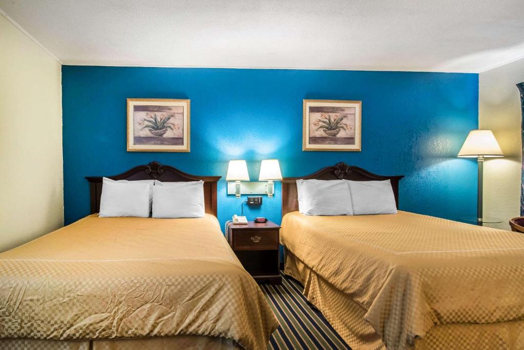 Econo Lodge Brattleboro - image 6
