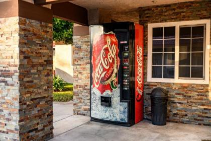 Hyland Motel Brea - image 3