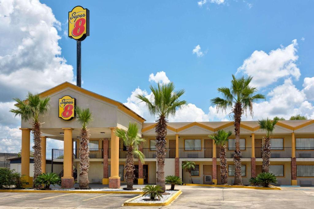 Super 8 by Wyndham Breaux Bridge - main image