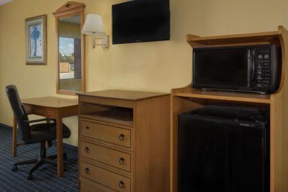 Super 8 by Wyndham Breaux Bridge - image 9